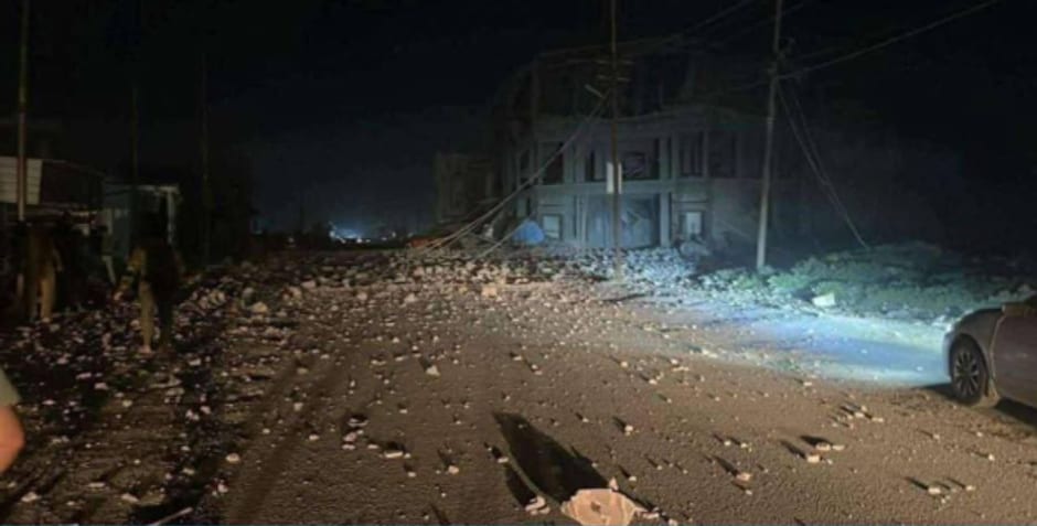 La ville de Bartella, située dans la province de Ninive, a été frappée par des drones américains en mars 2026.