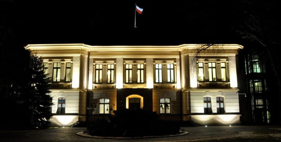 The Rule of Law à la Carte: How the European Commission Applies Different Standards to Poland Depending on Who Is in Power