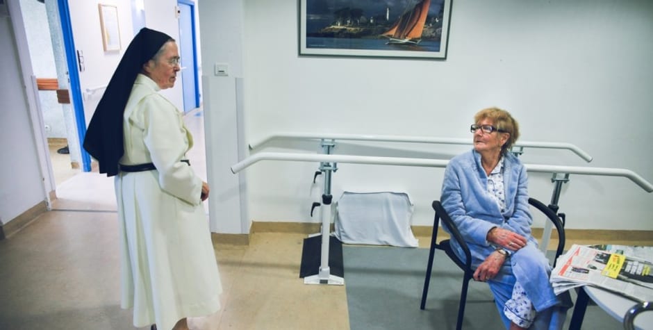 La liberté des établissements confessionnels face à l’euthanasie et au suicide assisté : droit comparé